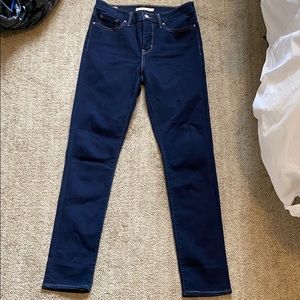 Levi’s navy shaping skinny jean